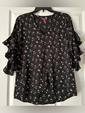 Vince Camuto Black Floral V-Neck Ruffle Sleeve Blouse
